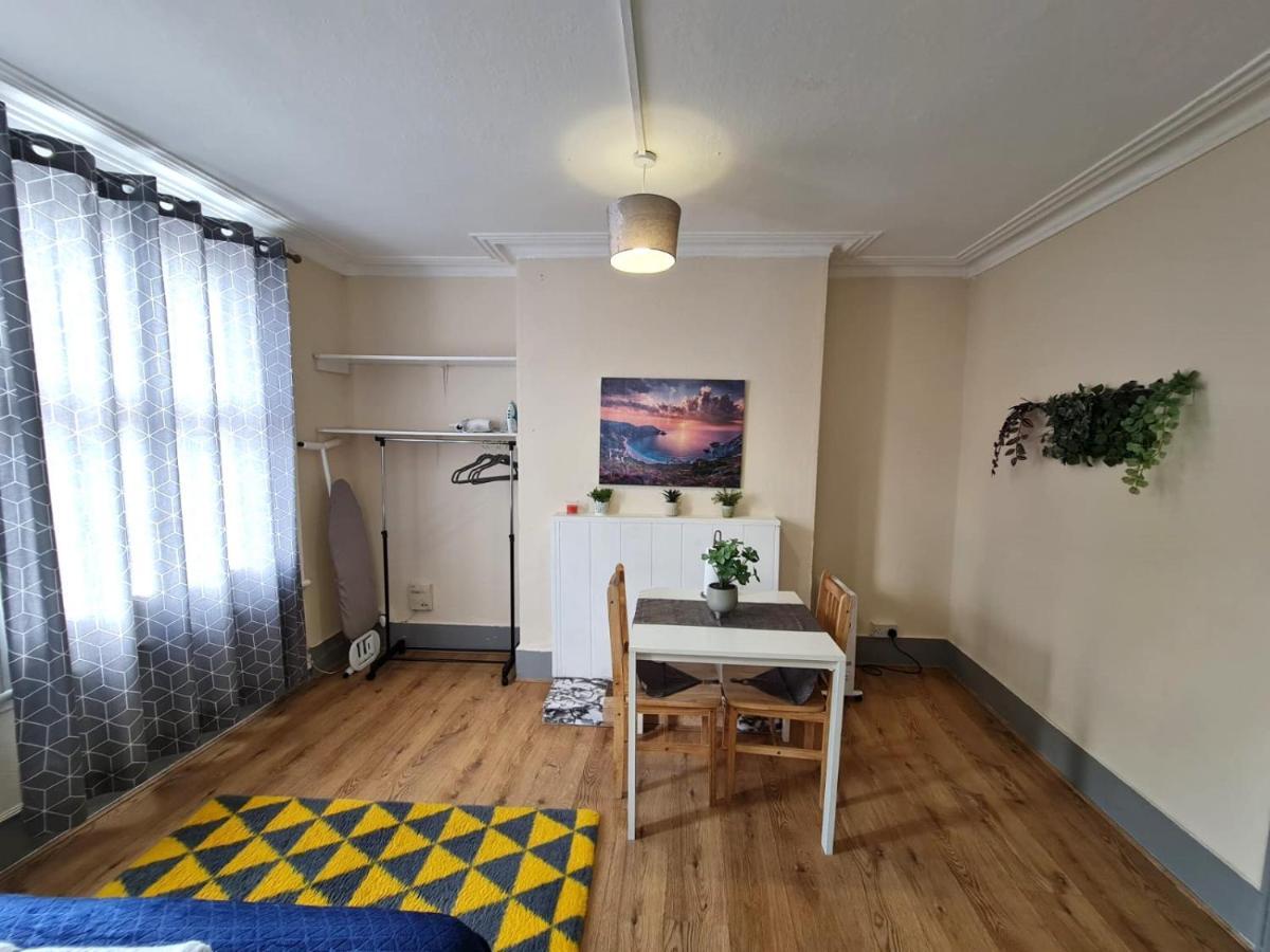 Lovely Private Room Near Central لندن المظهر الخارجي الصورة