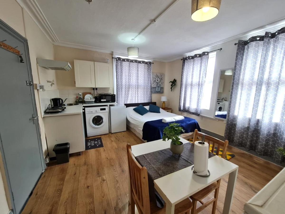 Lovely Private Room Near Central لندن المظهر الخارجي الصورة